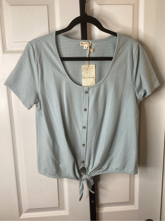 Hem & Thread Tops - Hem & Thread Light Blue Tie-Front Crop Top, size Medium, NWT